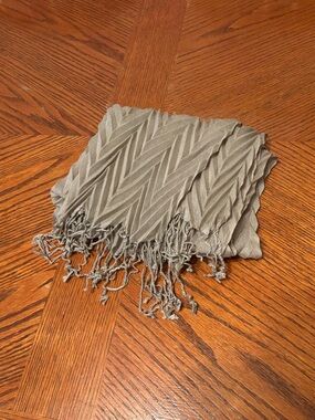 Textured Chevron Fringe Scarf in Light Gray